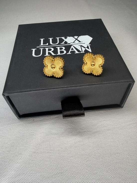 Elegant 18k Gold Plated Guilloche Clover Stud Earrings - Picture 2 of 5
